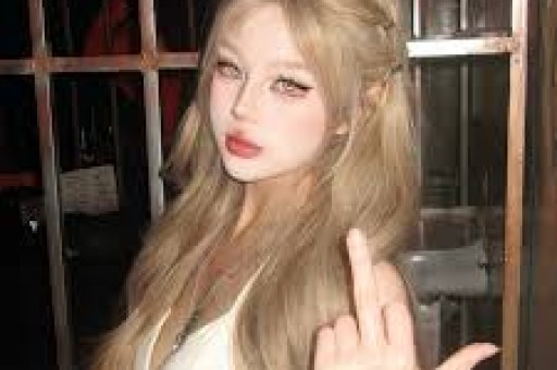 吃瓜看透本质：霍家不辟谣并非默认婚讯霍震霆表态暗藏两层深意